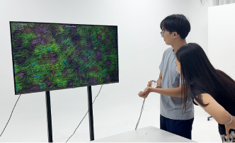 Two participants discussing a SOMA CHROMA landscape